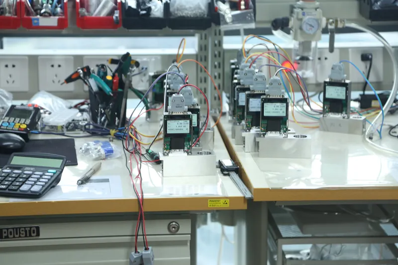 Mass flow controllers on the production test bench